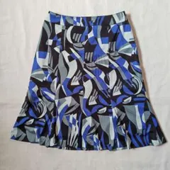 幾何学模様のひざ丈マーメイドスカート