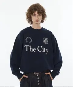 The City ネイビー 長袖トレーナー