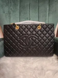 ノベルティーCHANEL ブラックレザー ショルダーバッグ