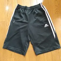お値下げしました。adidas 黒 ハーフパンツ サイドストライプ