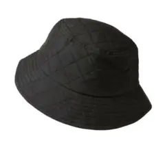 黒いキルティングバケットハット