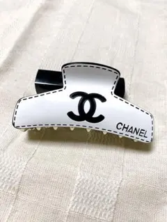CHANEL ヘアクリップ ホワイト