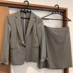 スーツのサムネイル