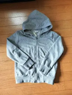 パーカー　グレー　130cm