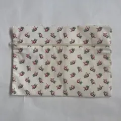 ローラアシュレイ　ポーチ