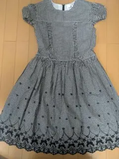1日限定価格　美品　アートレター半袖ワンピース リボン刺繍のサムネイル