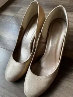 ベージュ スエード パンプス グリッターヒール