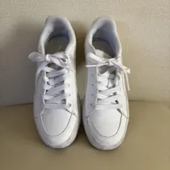 PUMA ホワイト スニーカー SOFTFOAM+