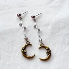 お月様のピアス　三日月　スワロフスキー　未使用　ピンク