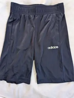 adidas 黒 ハーフパンツ サイドポケット