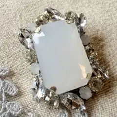 【MADE IN JAPAN】大粒センターパーツのヴィンテージ風ブローチ 華やか