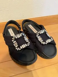 2025年最新】ROGER VIVIER レディース サンダル・ミュールの人気