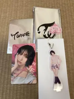 値下げ！TWICE モモ ランダムミニアクスタチャーム 特典トレカ ポップアップ