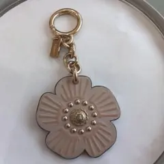 COACH 花形キーホルダー ベージュ