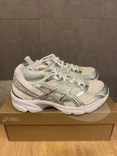 新品未使用asics ホワイト/シルバー スニーカー