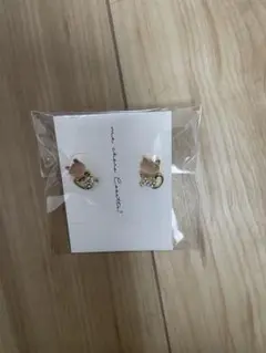 猫の形 ピアス ストーン付き