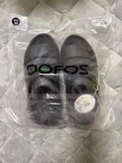 OOFOSウーフォス　Ooyeaスライドサンダル　新品　27センチのサムネイル