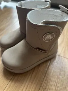 【C8】crocsベージュ 合成皮革 ショートブーツ