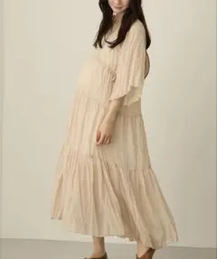 【新品】honono マタニティ　シャーリングワンピース　ベージュ　M シミ有