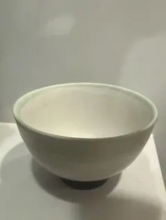 陶器 茶碗 (白色と薄い緑色)