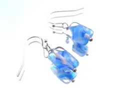 一粒ピアス　ぷっくりスクエア飴玉の様なガラスビーズ　ブルー