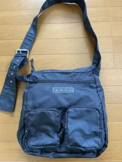 VIVAYOU ブラック ショルダーバッグ