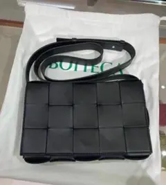 BOTTEGA VENETA ブラック メッセンジャーバッグ
