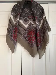 大判スカーフ　ストール　１０８センチ四方　毛６０%絹４０%