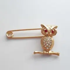 B327　ブローチ ピン　フクロウ　梟　金色　ゴールド　ストール留め