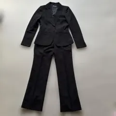 黒で青ラインのストライプスーツ