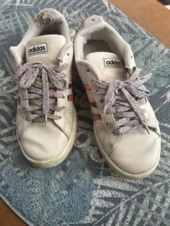 adidas スニーカー