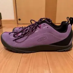 KEEN ウィメンズ 新色ジャスパー スニーカー　PANSY/BLACK