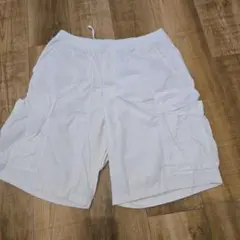 GU ホワイト カーゴショートパンツ
