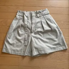 GU ベージュ プリーツショートパンツ M