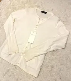 新品　美品✨TOMORROWLAND シェルボタンカーディガン　38のサムネイル