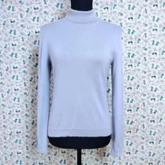 アクアスキュータム☆カシミヤ100　タートルネック　ニット　セーター　薄手　水色