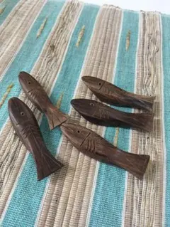 [新品] THAILAND製　木製 魚型箸置き 5個セット　アジアン雑貨