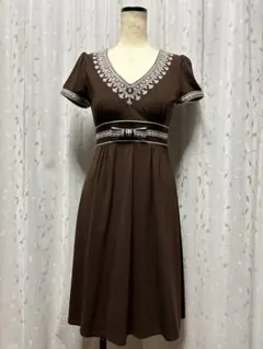 美品nanette Lepore東京スタイル　M size 白柄刺繍が可愛いですのサムネイル
