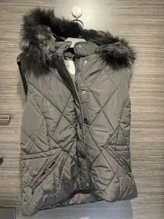 未使用に近いZARA ダウンベスト