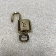 ルイヴィトンLV カデナパドロック 南京錠 鍵1本 ゴールド NO.321 ④