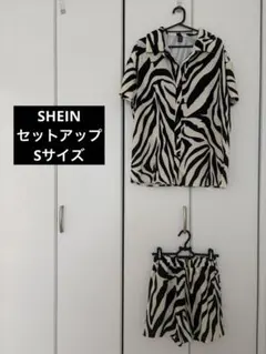 SHEIN ゼブラ柄 セットアップ 半袖シャツ ショートパンツのサムネイル