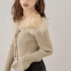 【現在完売品】Chico ファーオフショルデザインニットFREEサイズ