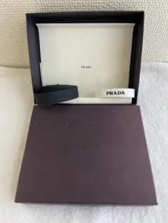 PRADA テスート ギフト箱 Mサイズ