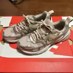 【美品】25cm NIKE V2K Runピンク スニーカー V2Kラン