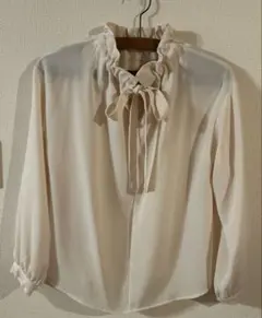 ナチュラルビューティベーシック　ボトルネックバックリボンブラウス　S