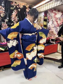 鮮やかな青地 扇面文様 振袖 - メルカリ
