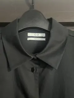 CO エッセンシャルズ　ボタンダウンフレアシャツ