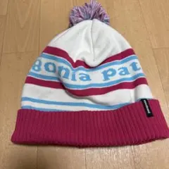 patagonia ポンポン付きニット帽