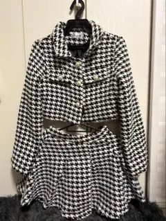 ツイードジャケットとスカートのセットです