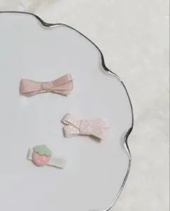 ベビー&キッズ　ヘアクリップ　ピンク　ドット　いちご